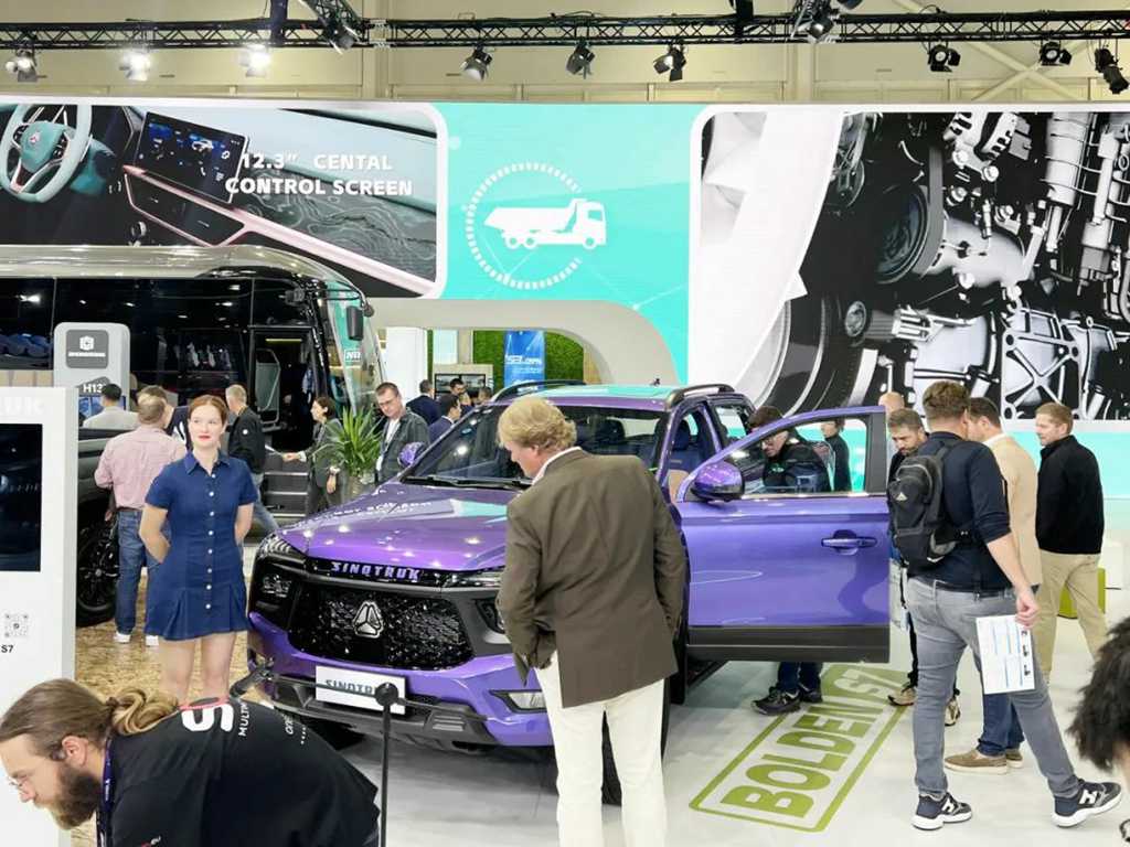 A Touch of Sky Blue | China National Heavy Duty Truck's Products Debut at the 2024 Hannover International Commercial Vehicle Show