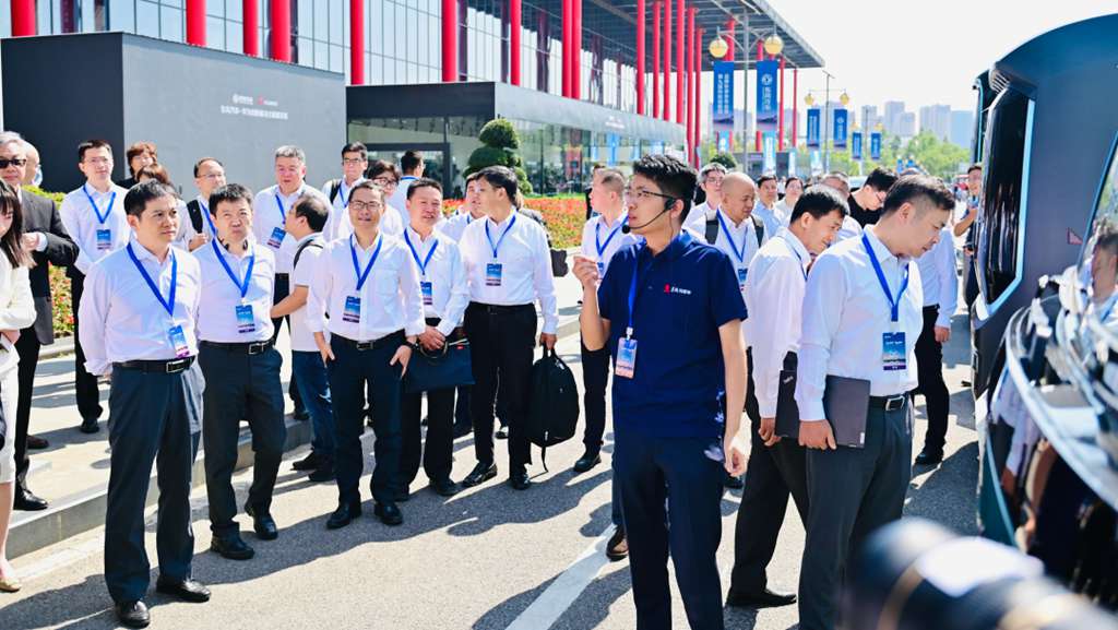 A Futuristic Tech Showcase: Unveiling Dongfeng Motor Corporation's Innovative Technologies