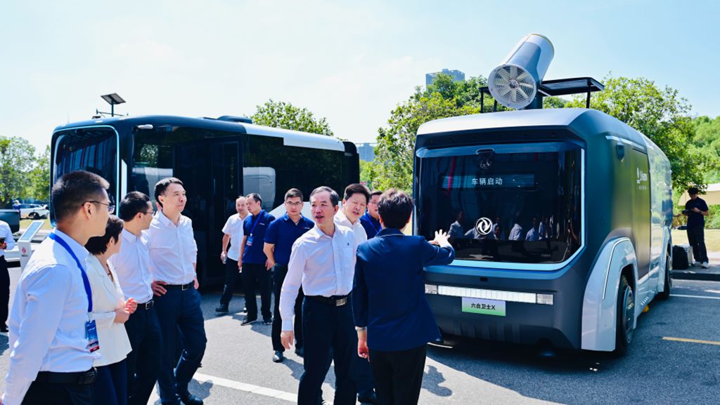 A Futuristic Tech Showcase: Unveiling Dongfeng Motor Corporation's Innovative Technologies