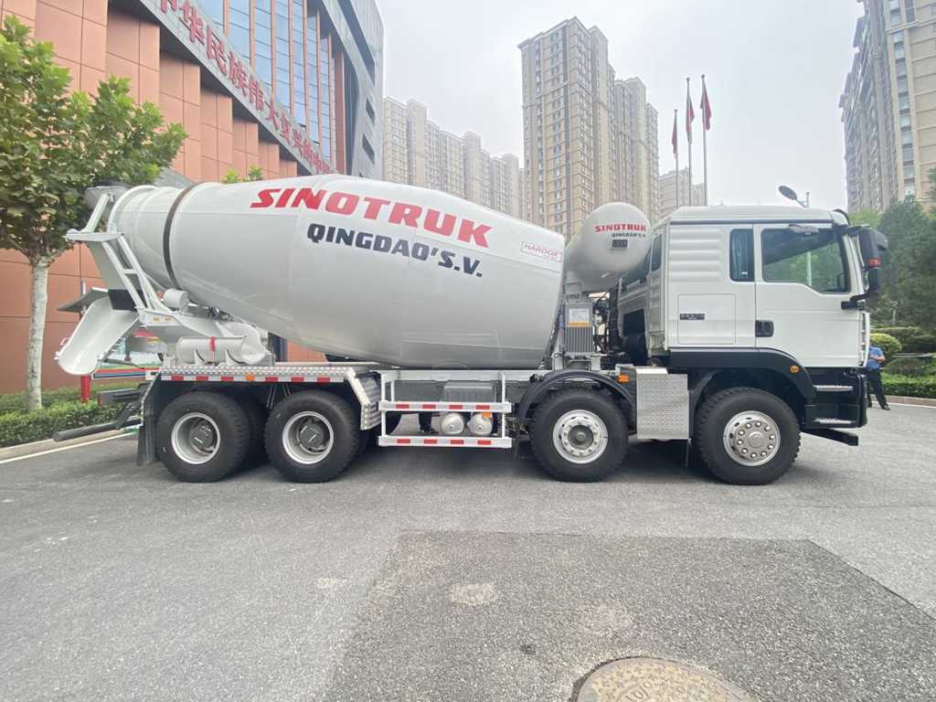 Reliable and Durable, Leading in Quality | CNHTC ZNDC Edition Mixer Truck Becomes the New Engine for Operational Efficiency