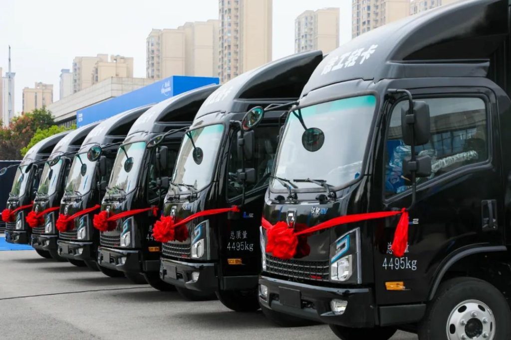 First Batch of 500 Units! XCMG New Energy Light Trucks Delivered to SF Group