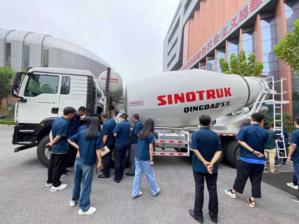 Reliable and Durable, Leading in Quality | CNHTC ZNDC Edition Mixer Truck Becomes the New Engine for Operational Efficiency
