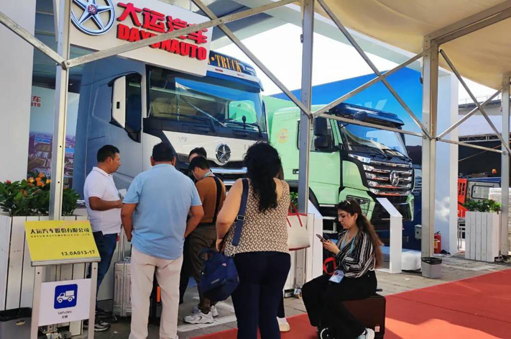 Speeding Across the World — Dayun Heavy Truck Shines Again at the Canton Fair