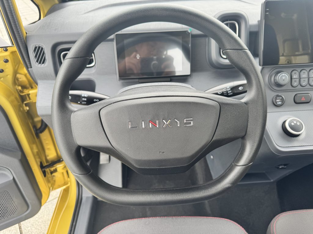With a Range of 318 km and a Cargo Width of 1.8 Meters, LINXYS Golden Mini Truck Makes a Strong Debut