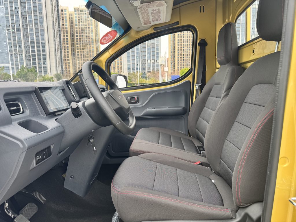 With a Range of 318 km and a Cargo Width of 1.8 Meters, LINXYS Golden Mini Truck Makes a Strong Debut