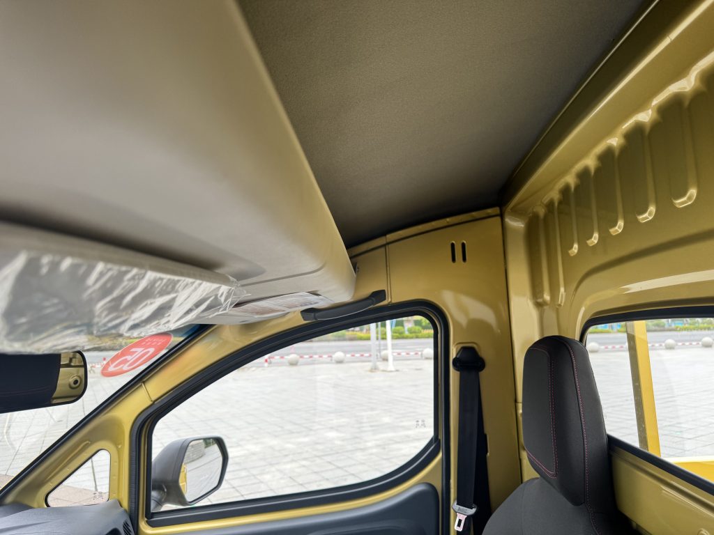 With a Range of 318 km and a Cargo Width of 1.8 Meters, LINXYS Golden Mini Truck Makes a Strong Debut