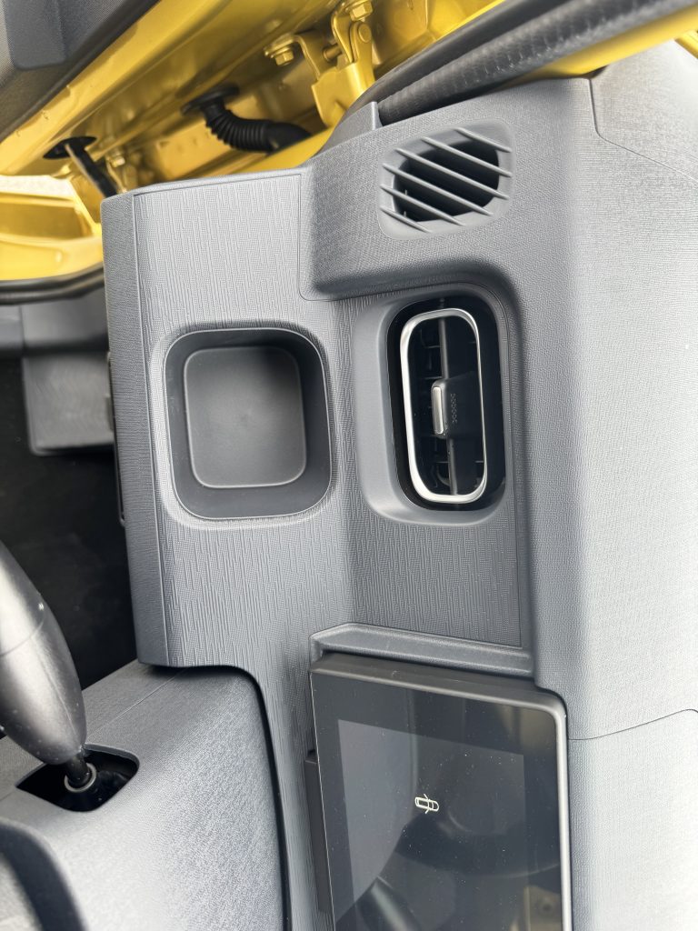 With a Range of 318 km and a Cargo Width of 1.8 Meters, LINXYS Golden Mini Truck Makes a Strong Debut