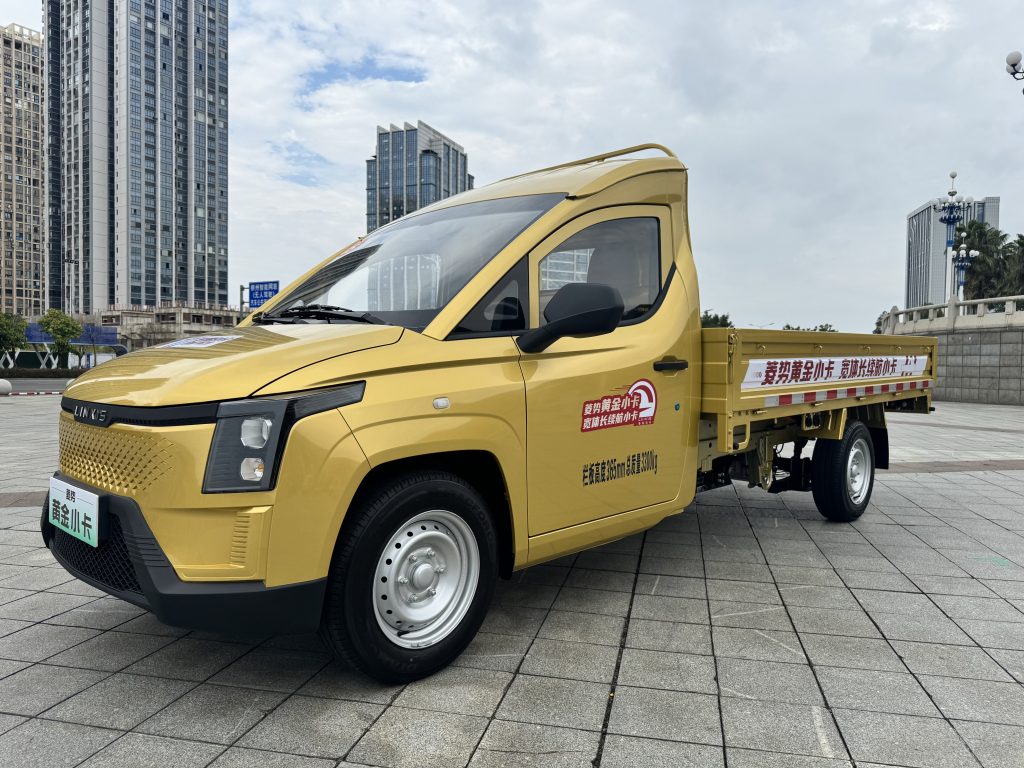 With a Range of 318 km and a Cargo Width of 1.8 Meters, LINXYS Golden Mini Truck Makes a Strong Debut