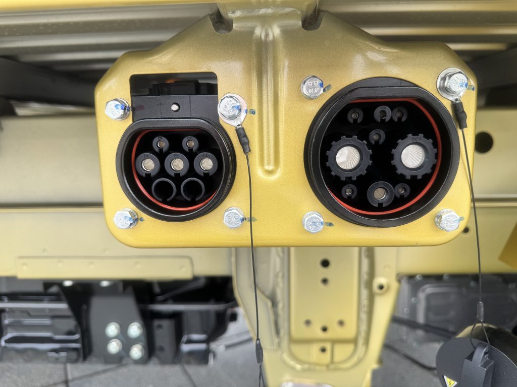 With a Range of 318 km and a Cargo Width of 1.8 Meters, LINXYS Golden Mini Truck Makes a Strong Debut