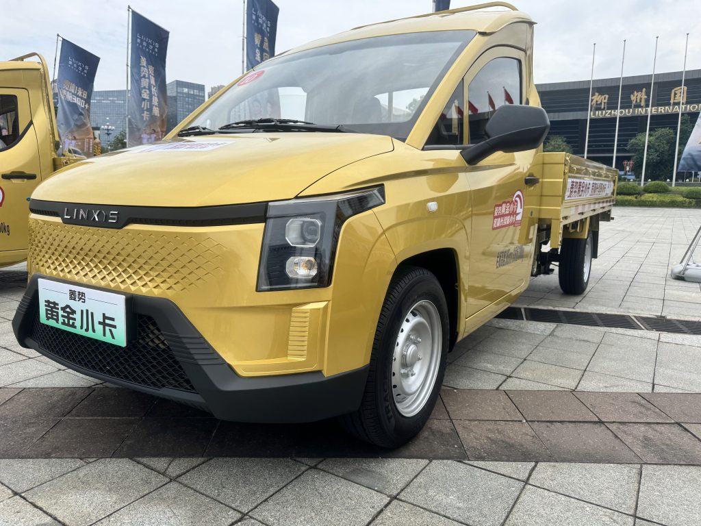 With a Range of 318 km and a Cargo Width of 1.8 Meters, LINXYS Golden Mini Truck Makes a Strong Debut