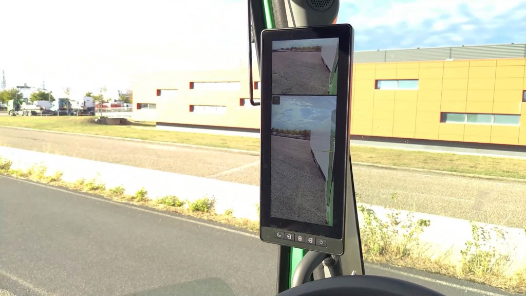Fuel Consumption Reduced by Up to 14%, Enhanced by Digital Rearview Mirrors: The 2025 Renault Heavy Trucks Are Here