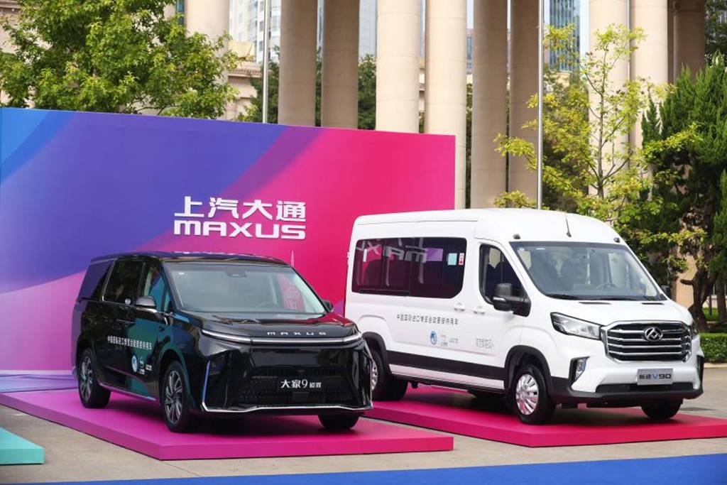 Chinese Quality, Popular Worldwide! Nearly 100 Units of SAIC Maxus New V90 and Other Models Safeguard the China International Import Expo Once Again, Shining on the International Stage
