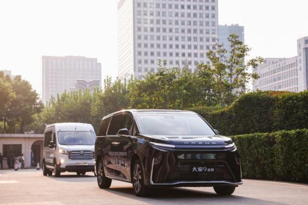 Chinese Quality, Popular Worldwide! Nearly 100 Units of SAIC Maxus New V90 and Other Models Safeguard the China International Import Expo Once Again, Shining on the International Stage