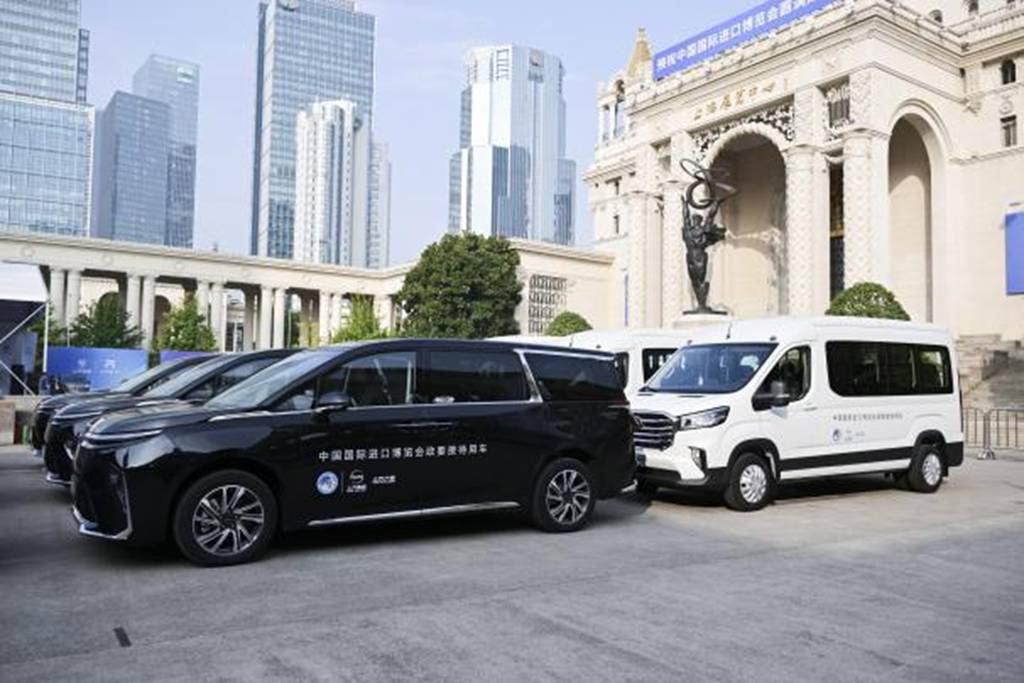 Chinese Quality, Popular Worldwide! Nearly 100 Units of SAIC Maxus New V90 and Other Models Safeguard the China International Import Expo Once Again, Shining on the International Stage