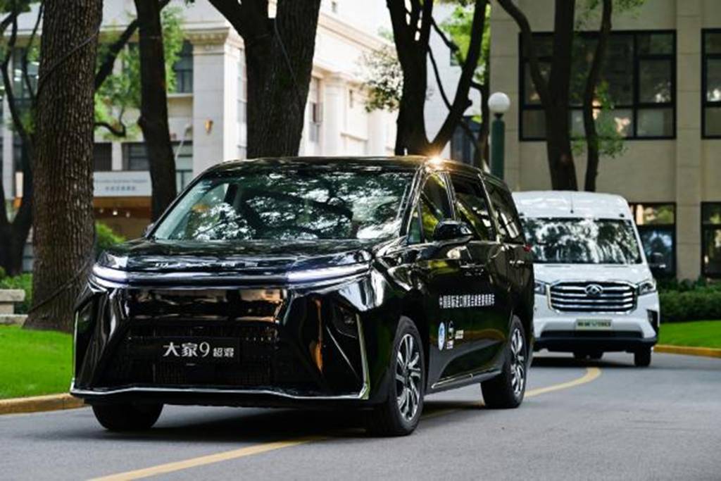 Chinese Quality, Popular Worldwide! Nearly 100 Units of SAIC Maxus New V90 and Other Models Safeguard the China International Import Expo Once Again, Shining on the International Stage