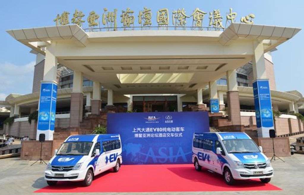 Chinese Quality, Popular Worldwide! Nearly 100 Units of SAIC Maxus New V90 and Other Models Safeguard the China International Import Expo Once Again, Shining on the International Stage