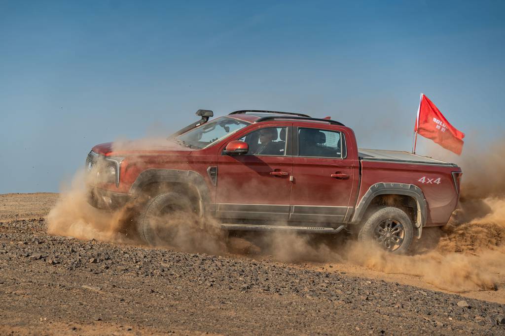 Braving the Unmanned Zone! China National Heavy Duty Truck's Bolden Pickup Crosses the Great Desert