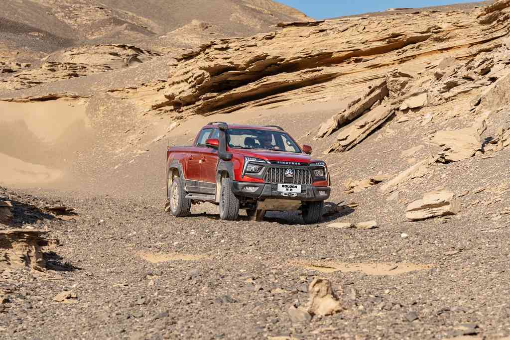 Braving the Unmanned Zone! China National Heavy Duty Truck's Bolden Pickup Crosses the Great Desert