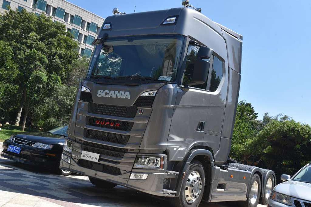 Don't be fooled, this is the authentic Scania: Real shots of the Scania 560S tractor truck sold in China