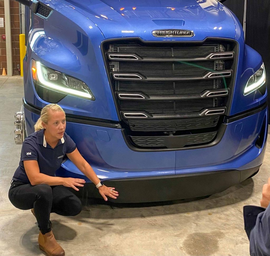 The Best-Selling Class 8 Flagship Truck in North America, the Fifth-Generation Freightliner Cascadia Sleeper Launches