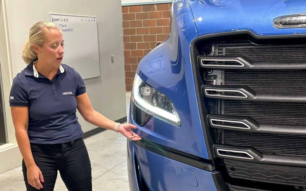 The Best-Selling Class 8 Flagship Truck in North America, the Fifth-Generation Freightliner Cascadia Sleeper Launches