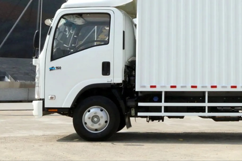 Inheriting Classics, Breaking New Ground丨Qingling Isuzu Launches Its First High-Power Premium Blue-Plate Light Truck!