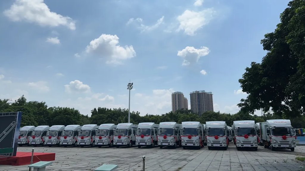 80 Vehicles! "Wing" Road Escort