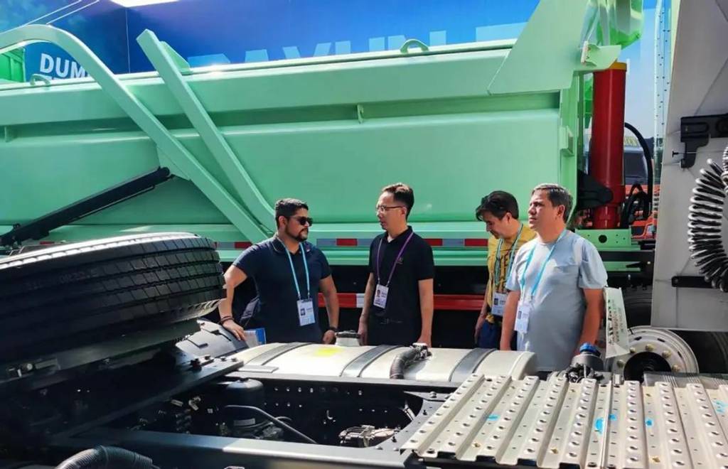 [Media Coverage] Dayun's Popular Models Showcase at Canton Fair: Energy-Saving and Powerful, Multiple Advantages Attract Domestic and International Truckers