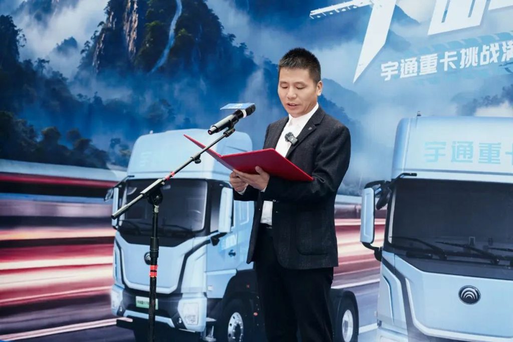 Crossing the Chasm, Smooth Journey: Yutong Heavy Truck Conquers the "Devil's Mountain Road" to Showcase Superior Performance!