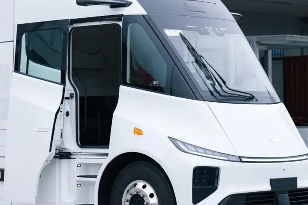 Windrose All-Electric Heavy Truck Ready for Mass Production and Delivery