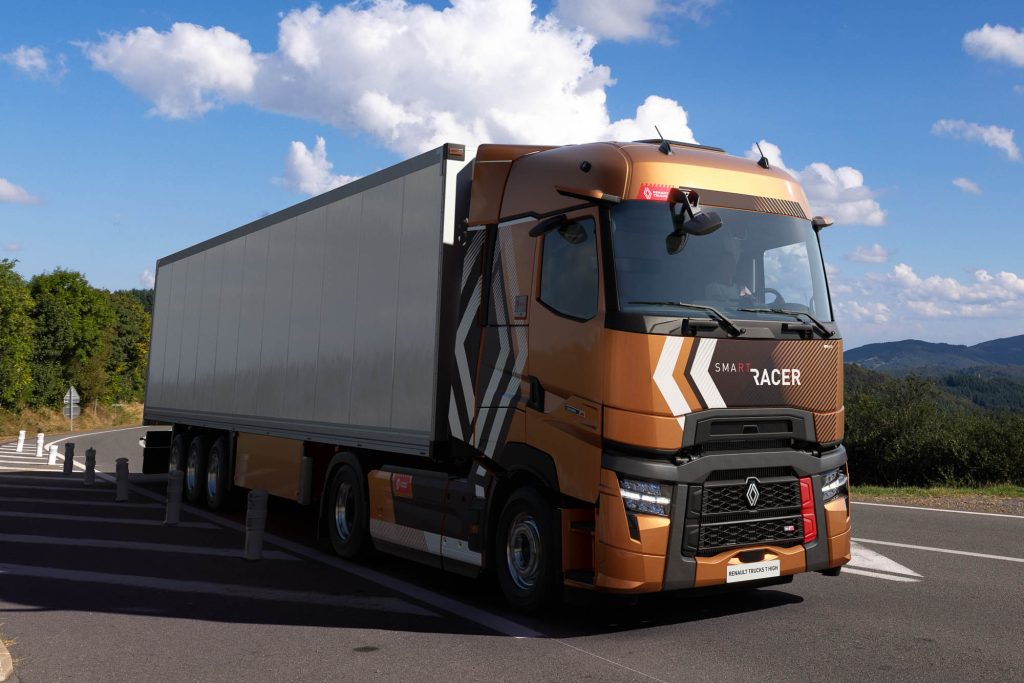 Fuel Consumption Reduced by Up to 14%, Enhanced by Digital Rearview Mirrors: The 2025 Renault Heavy Trucks Are Here