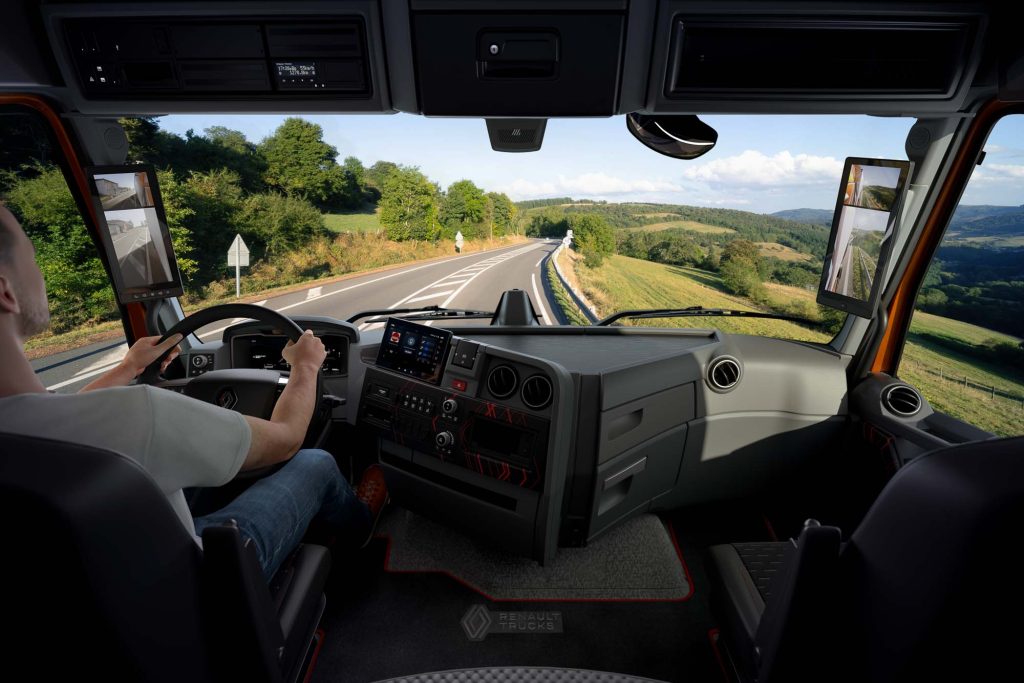 Fuel Consumption Reduced by Up to 14%, Enhanced by Digital Rearview Mirrors: The 2025 Renault Heavy Trucks Are Here