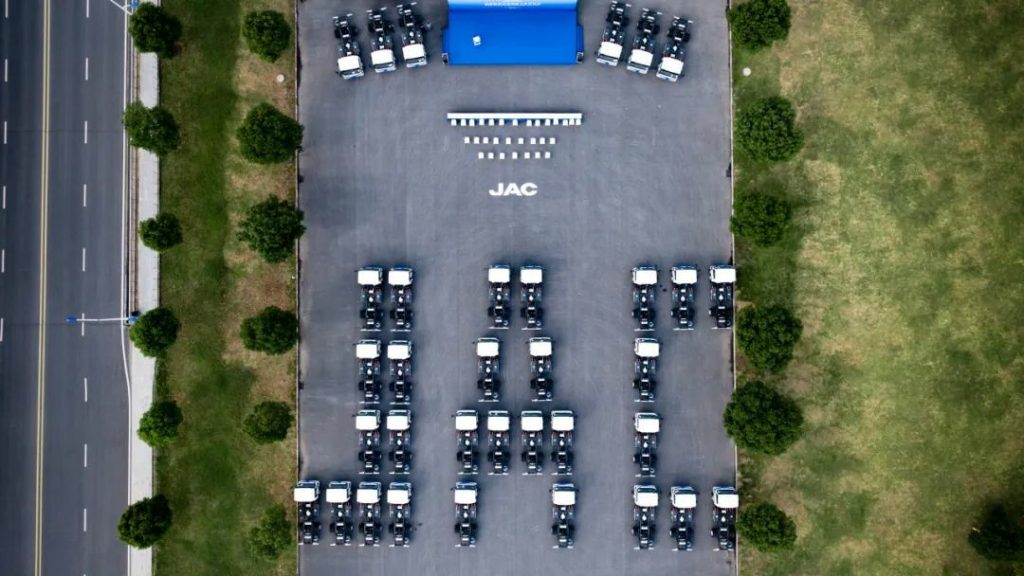 Jiangqi Group Delivers 100 Electric Light Trucks to Mexico