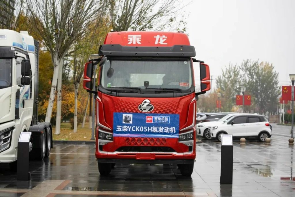 The First Domestic Cargo Truck with Hydrogen-Powered Engine Begins Operation