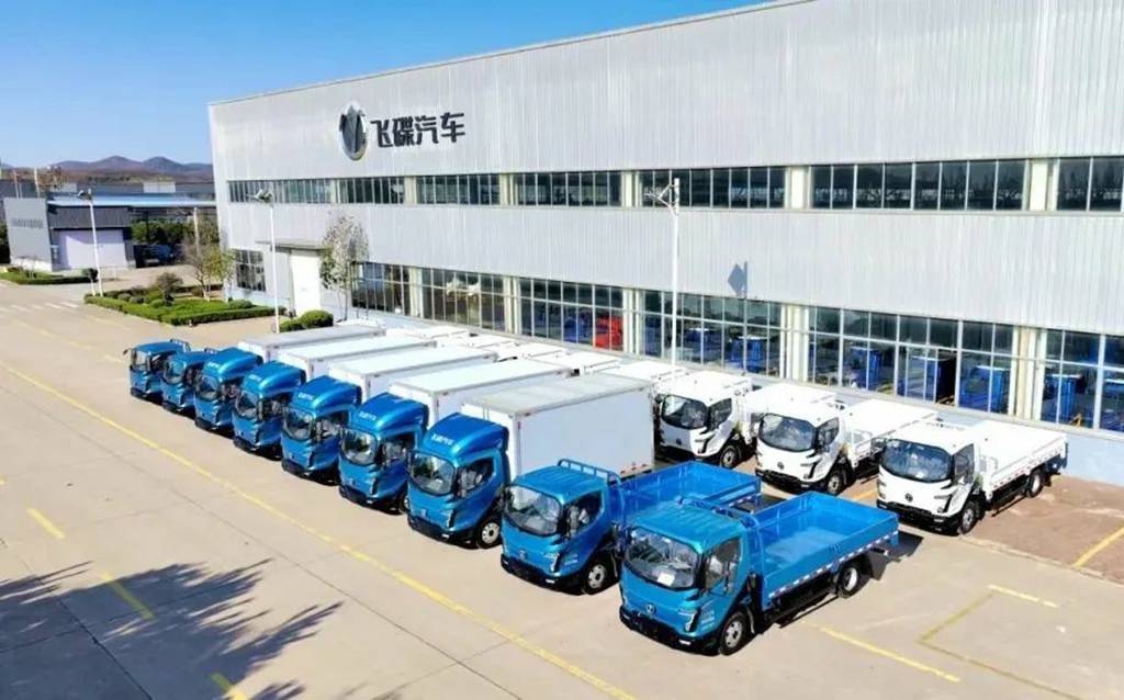 Feidi Motors & Yaowang Liquor Successfully Deliver Large Order of 121 Feidi W5 Fuel Logistics Vehicles!