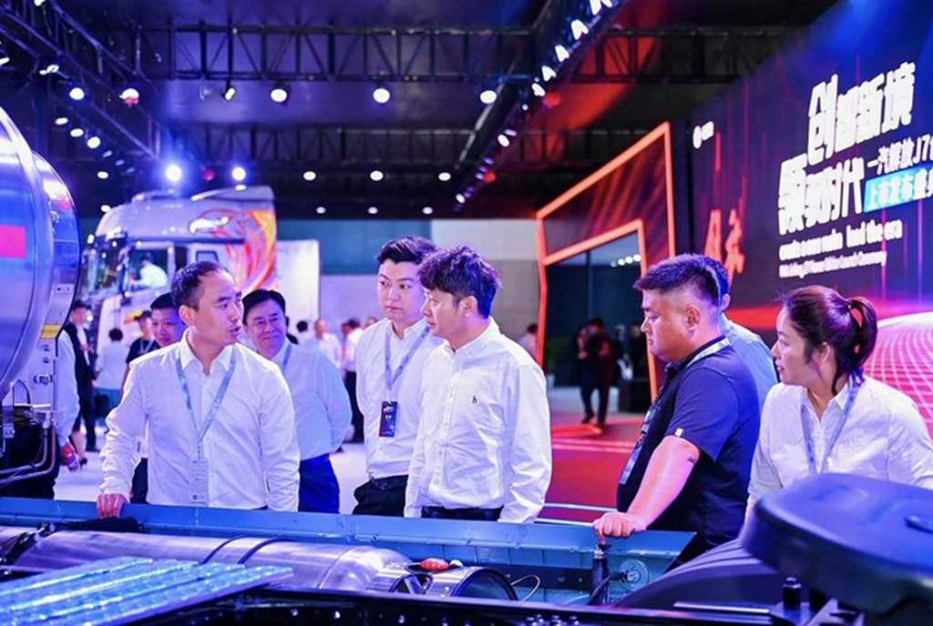 FAW Jiefang J7 Chuangling Edition Tractor Truck Grand Launch!