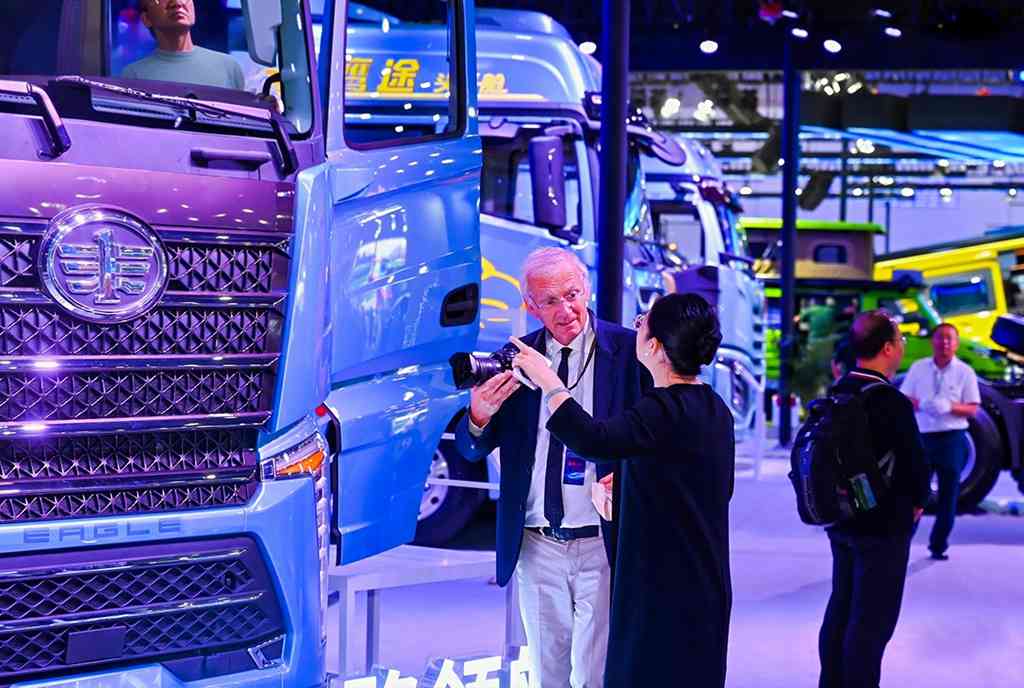 FAW Jiefang J7 Chuangling Edition Tractor Truck Grand Launch!