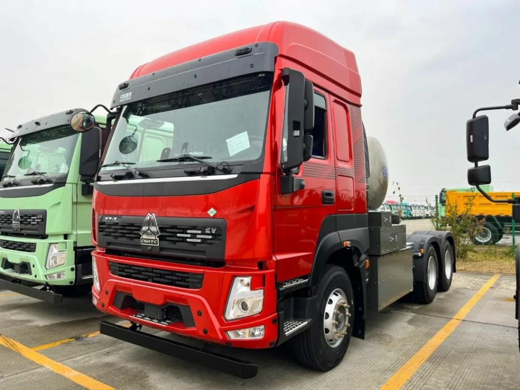 New Breakthrough! Yuchai XINLAN High-Power Intelligent Hybrid System for Heavy-duty Tractor Successfully Rolls Off the Production Line