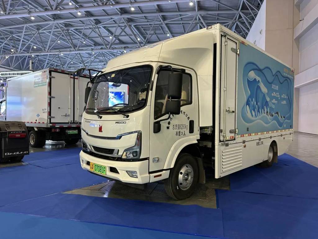 Hydrogen Fuel Cell Truck "Shuanglong", Qingling M600 Series Leading the Way in New Energy!