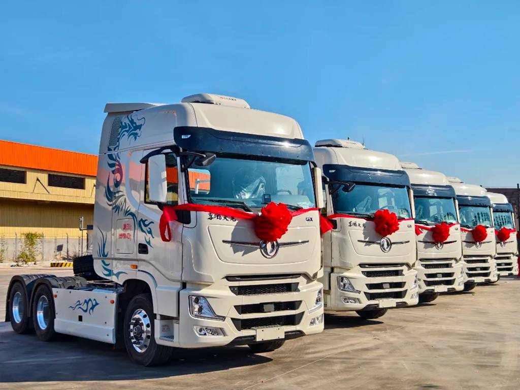 The First Batch of 12! Dongfeng Tianlong GX Drives Cross-Border Growth