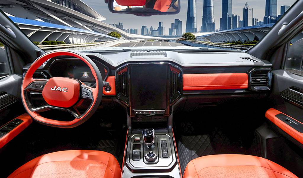 Who Says Pickup Trucks Lack Comfort? The All-New Hantu Passenger Edition Proves Its Strength!
