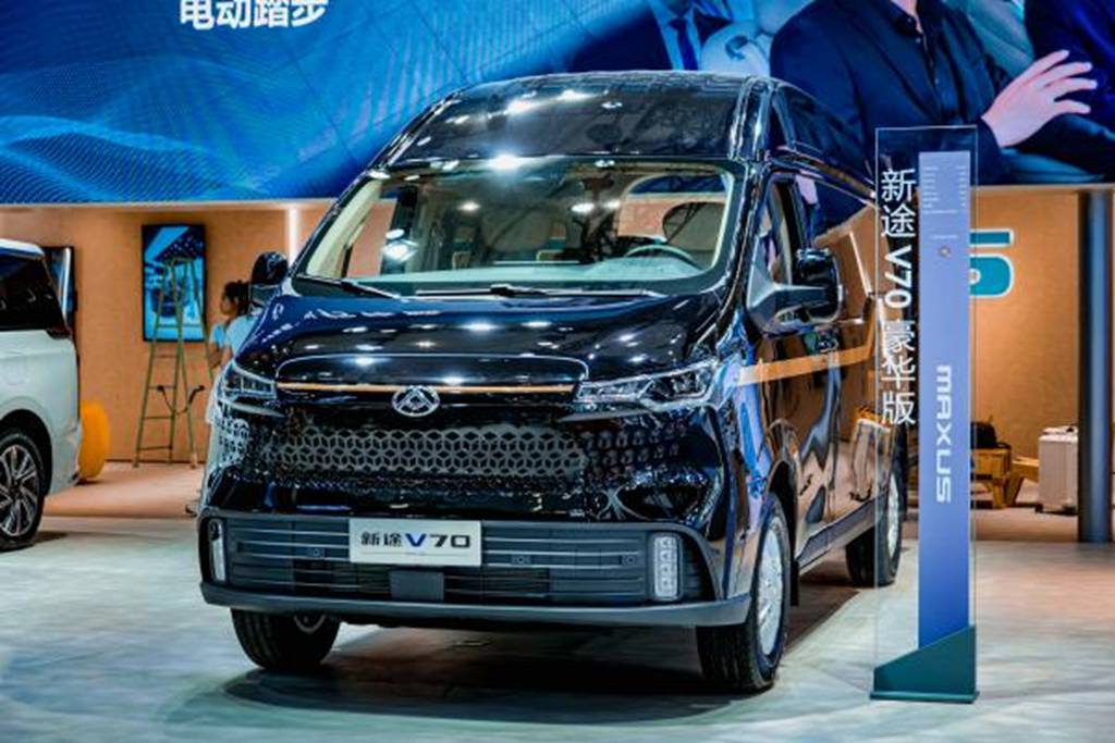 SAIC Maxus Multifunctional Light Commercial Vehicle and Off-road Pickup Make Their Debut at the Guangzhou Auto Show