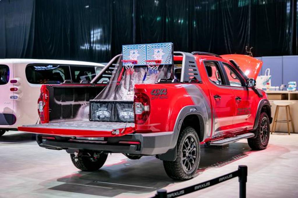 SAIC Maxus Multifunctional Light Commercial Vehicle and Off-road Pickup Make Their Debut at the Guangzhou Auto Show