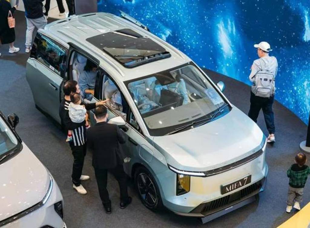 SAIC Maxus Multifunctional Light Commercial Vehicle and Off-road Pickup Make Their Debut at the Guangzhou Auto Show