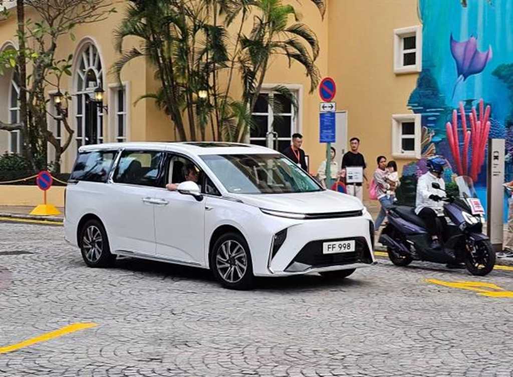 SAIC Maxus Multifunctional Light Commercial Vehicle and Off-road Pickup Make Their Debut at the Guangzhou Auto Show
