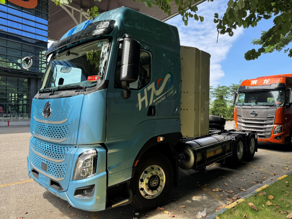 LNG and CNG Compatible! Highlights of the Chenglong H7 PRO Dual-Fuel Tractor