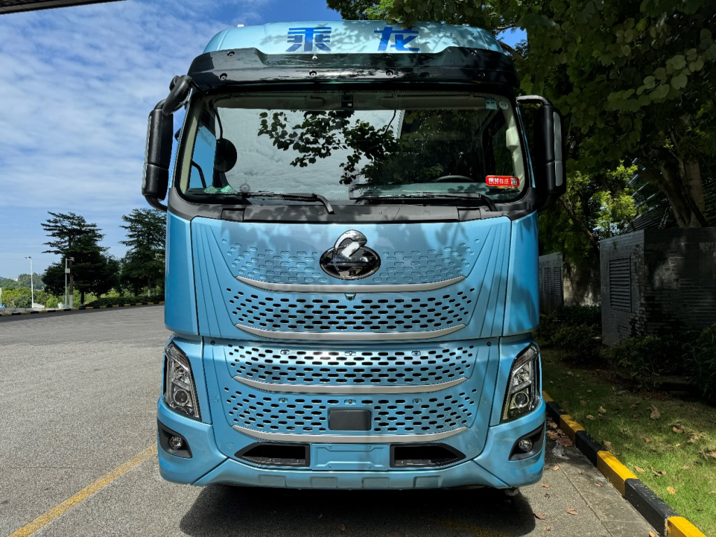 LNG and CNG Compatible! Highlights of the Chenglong H7 PRO Dual-Fuel Tractor