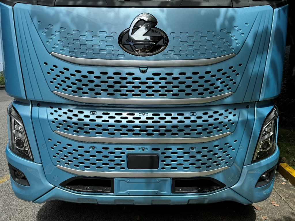 LNG and CNG Compatible! Highlights of the Chenglong H7 PRO Dual-Fuel Tractor
