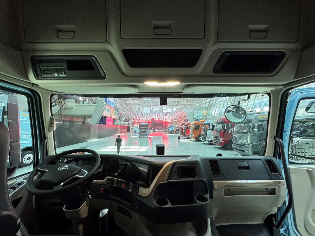 LNG and CNG Compatible! Highlights of the Chenglong H7 PRO Dual-Fuel Tractor