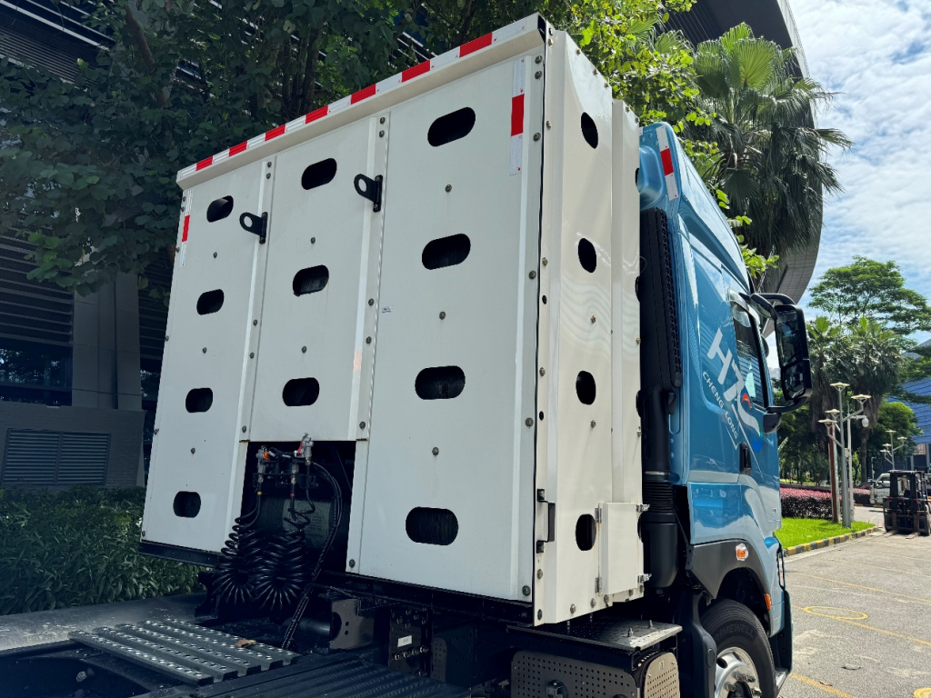 LNG and CNG Compatible! Highlights of the Chenglong H7 PRO Dual-Fuel Tractor